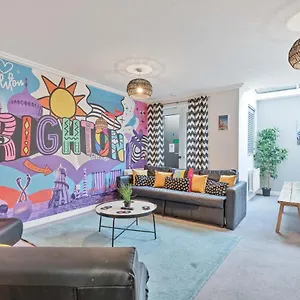 https://brightons-best-big-house-3rd-night-free-sleeps-12-to-18.brighton-hotels-england.com