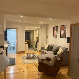 https://villa-the-city-house-by-tas.cambridgehotelsuk.com
